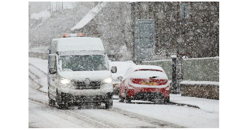 യുകെയിലെ പലയിടങ്ങളിലും കനത്ത മഴയും നാലിഞ്ച് വരെ മഞ്ഞ് വീഴ്ചയും ഉണ്ടാകും