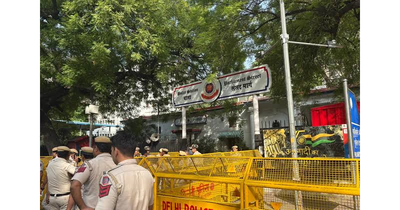 ഡല്‍ഹിയില്‍ വന്‍ സുരക്ഷ ; ജന്തര്‍ മന്തറിലേക്ക് പ്രക്ഷോഭകരെത്താതിരിക്കാന്‍ സന്നാഹങ്ങളുമായി പൊലീസ്